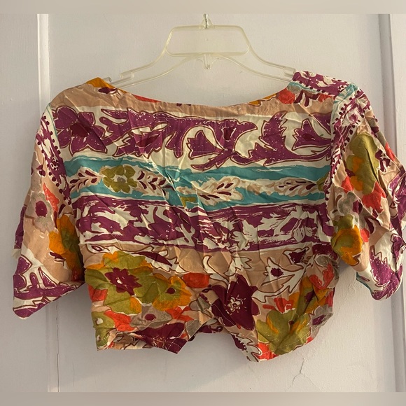 Climate 100% rayon cropped blouse - Picture 4 of 4